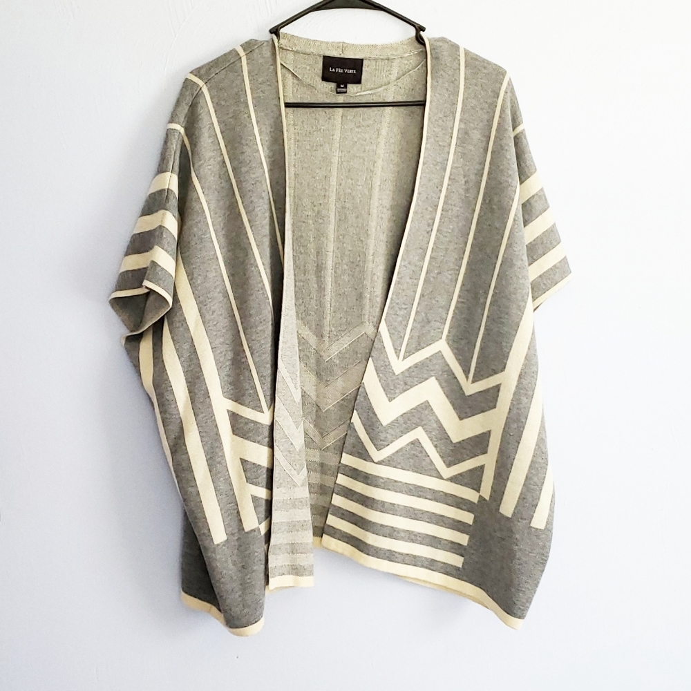 La Fee Verte Women's Gray Printed Poncho Style M